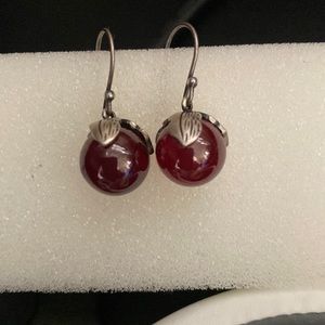 Casual earrings round ruby